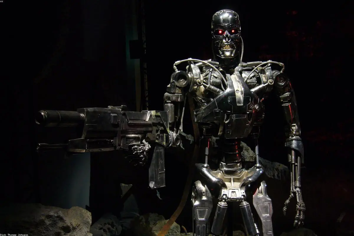 A Classroom Too Cold? Why One School Paused Its AI Teacher Project After Parent Pushback